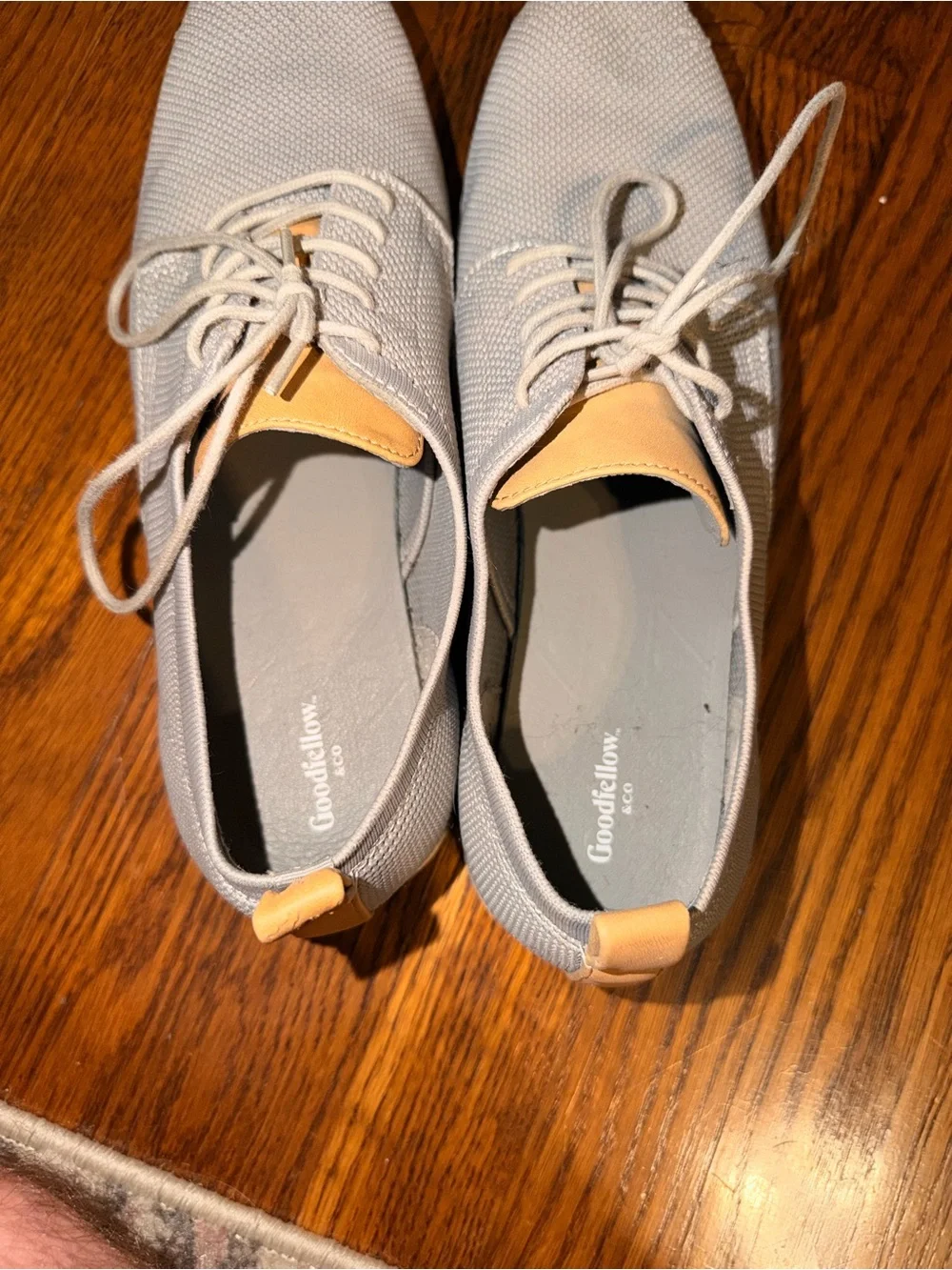 Men's Lightweight Casual Lace-Up Shoes in Light Gray and Tan